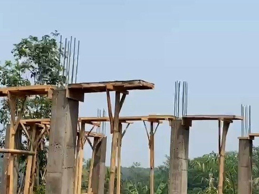 Kolom beton workshop dan mess dalam pengerjaan
